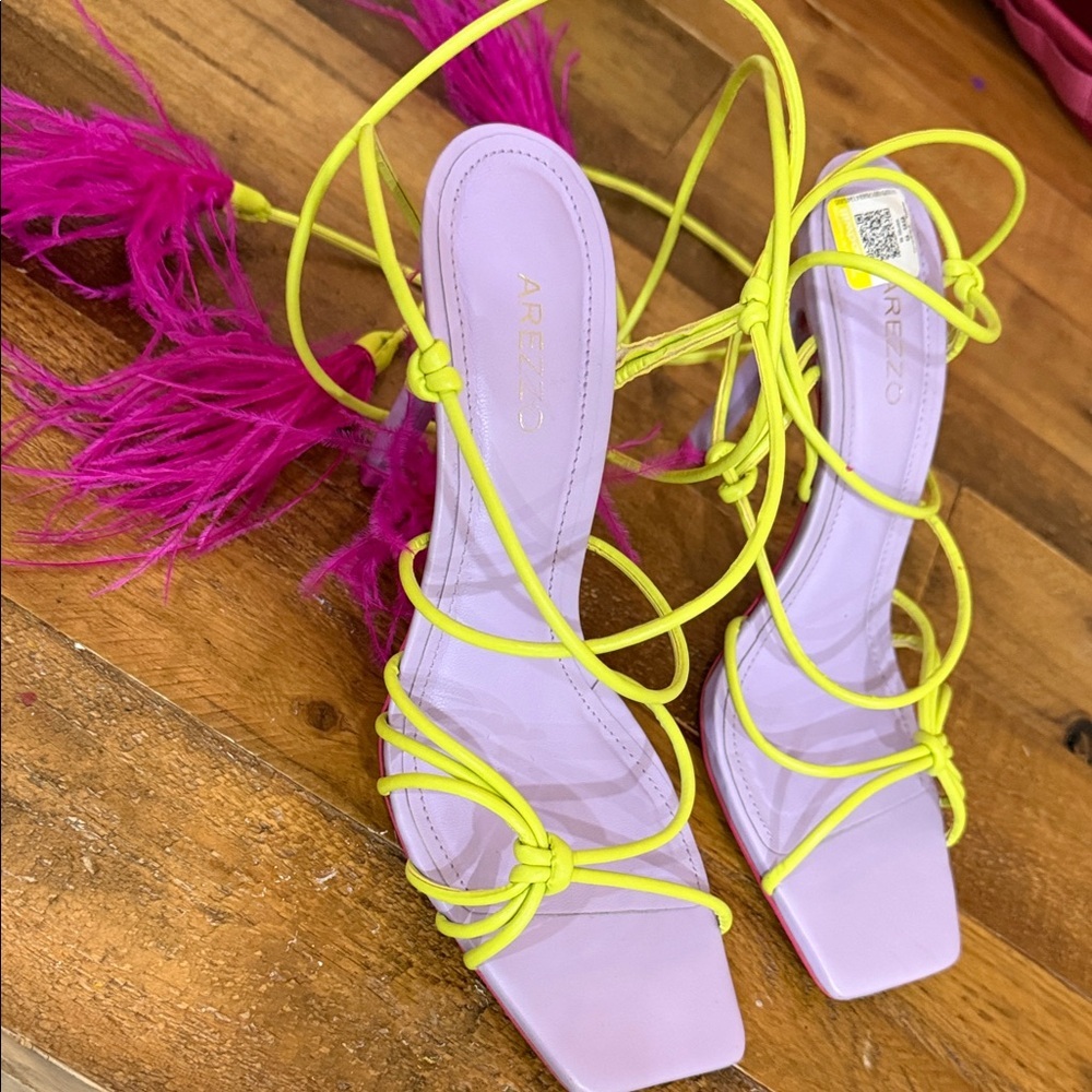 Arezzo Vibrant Feathered Women's Sandals - Picture 7 of 10